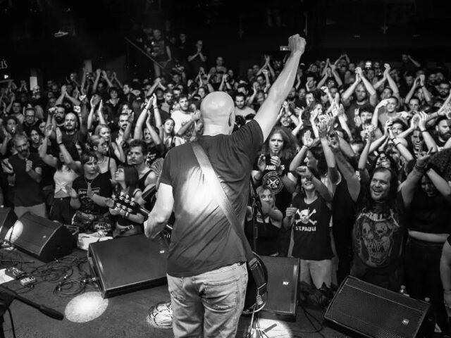 Τα Γυμνά Καλώδια live στο Κύτταρο