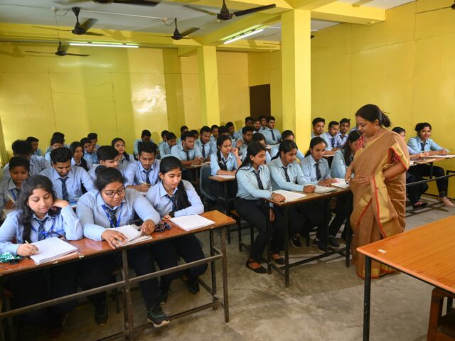 Στην Ινδία, η ξηρασία απειλεί την εκπαίδευση των κοριτσιών