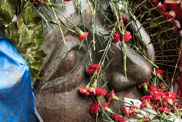 Έκλεισαν οι πύλες του Πολυτεχνείου – Ξεκίνησε η πορεία