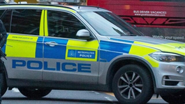 Δέκα τραυματίες, εκ των οποίων οι εννέα σε σοβαρή κατάσταση, σε επίθεση με μαχαίρι σε τρένο στην Αγγλία