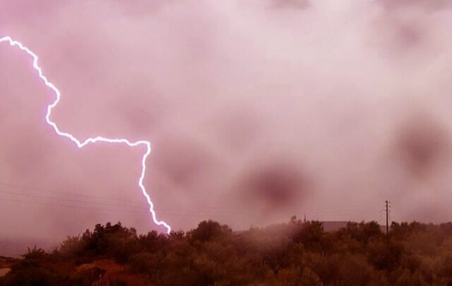 Κακοκαιρία στη Δυτική Ελλάδα: Μηνύματα του 112 σε Ιωάννινα και Άρτα
