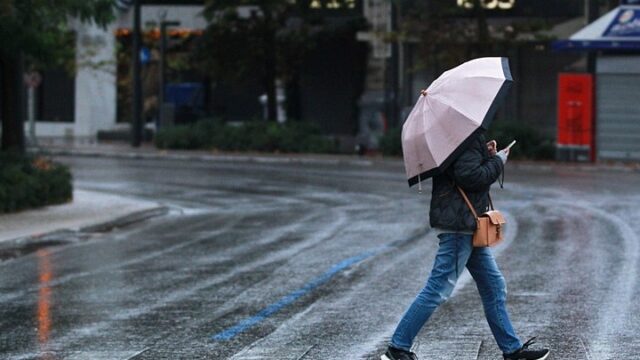 «Έρχονται» ισχυρές βροχές και καταιγίδες – Σε ποιες περιοχές θα εκδηλωθούν