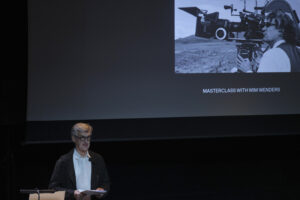 Η οικογένεια ως (κινηματογραφικό) ταξίδι: To masterclass του Wim Wenders στη Στέγη