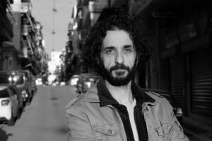 Ο Χάρης Χαραλάμπους Καζέπης πιστεύει πως το θέατρο είναι μια πολιτική πράξη