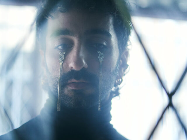 Ο Ody Icons ερμηνεύει Λαπαθιώτη στο bijoux de kant HOOD art space