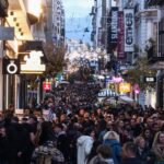 Εορταστικό ωράριο: Πώς θα λειτουργήσουν σήμερα τα καταστήματα