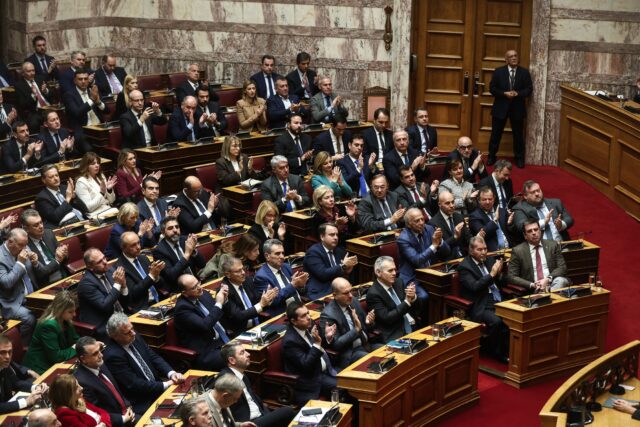 Βουλή: Συνεχίζεται η συζήτηση για νέο ΕΠΑ και μεταφορά ΟΠΕΚΕΠΕ στην ΑΑΔΕ