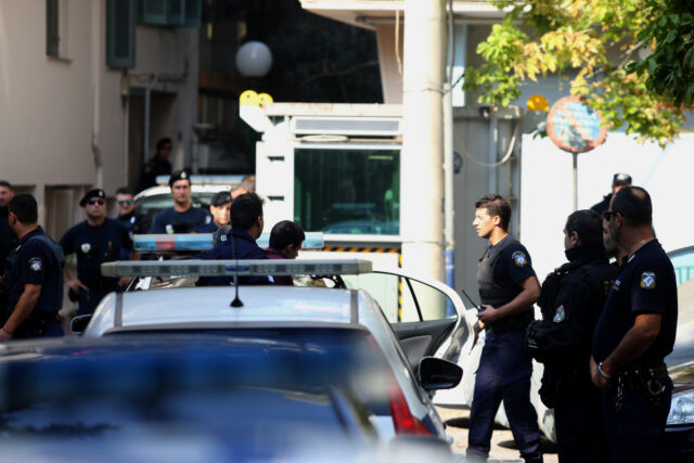 Θεσσαλονίκη: Επίθεση με μολότοφ σε περιπολικό έξω από το τουρκικό προξενείο