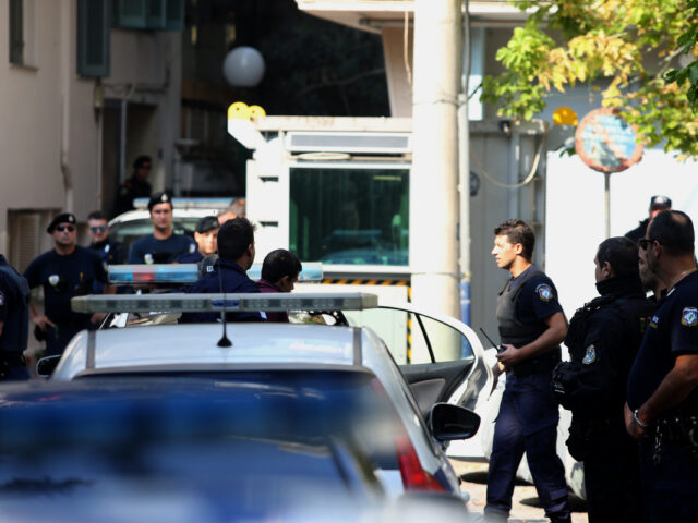 Θεσσαλονίκη: Επίθεση με μολότοφ σε περιπολικό έξω από το τουρκικό προξενείο