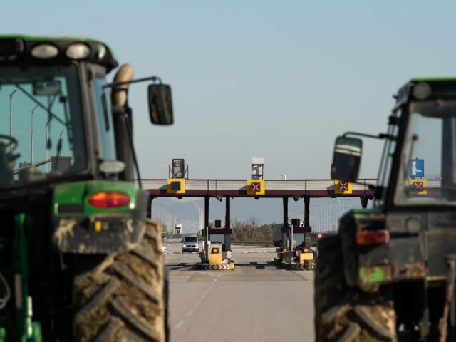 Χαλκιδική: Στον κόμβο της Τρίγλιας συγκεντρώνονται αγρότες και κτηνοτρόφοι