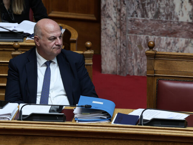 Συνάντηση Χατζηδάκη και Τσιάρα με αγρότες της Κρήτης