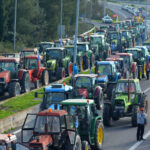Κλιμακώνουν οι αγρότες: Μπλόκο και στα διόδια των Μαλγάρων