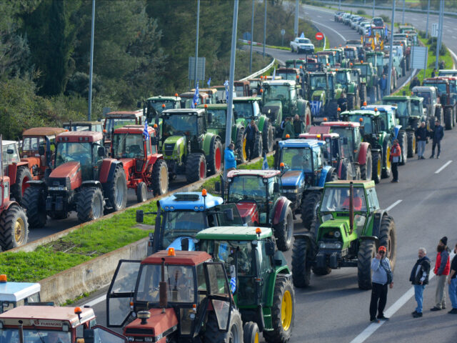Κλιμακώνουν οι αγρότες: Μπλόκο και στα διόδια των Μαλγάρων