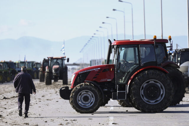 Αγροτικές κινητοποιήσεις: Κλειστή και σήμερα η Εθνική Oδός Αθηνών–Θεσσαλονίκης στη Νίκαια