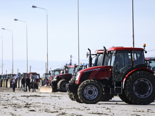 Αγρότες: Αναστολή κινητοποιήσεων στα τελωνεία Ευζώνων και Νίκης
