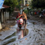 Πλημμύρες στην Ινδονησία: Τουλάχιστον 650 νεκροί, 1 εκατομμύριο ξεριζωμένοι