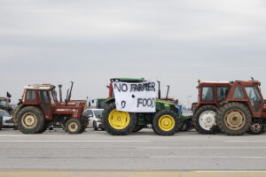 Κινητοποιήσεις αγροτών και κτηνοτρόφων της Ηλείας – Μπλόκο στον κόμβο του Πύργου