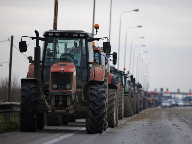 Κλιμακώνουν τις κινητοποιήσεις οι αγρότες σε Στερεά και Ήπειρο