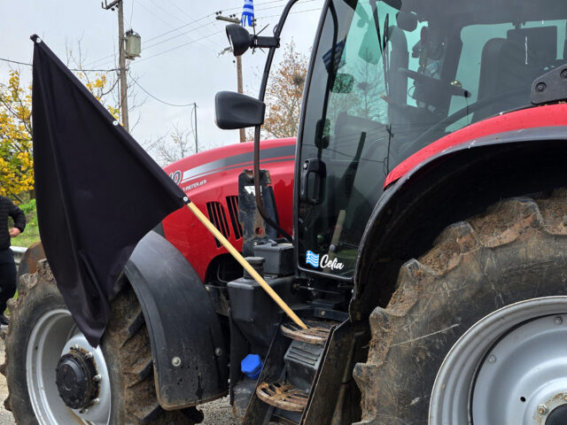 Μπλόκο από τους αγρότες στα διόδια του Λόγγου στον Ε65