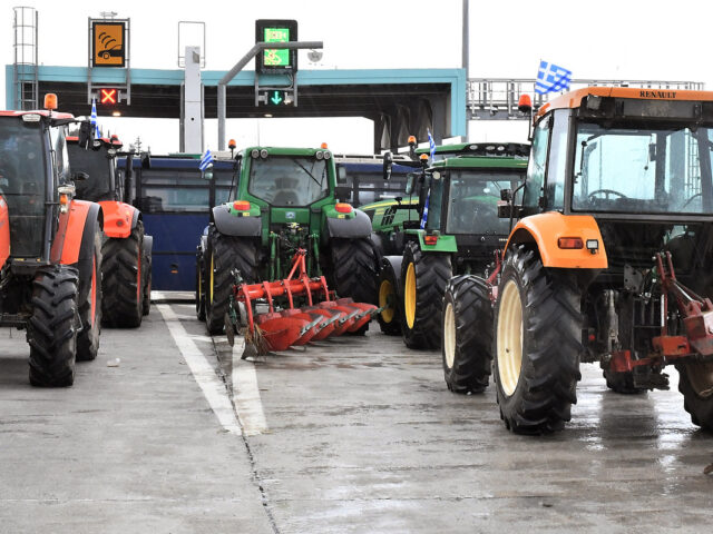 Η εικόνα των αγροτικών μπλόκων σε δρόμους και τελωνεία της Μακεδονίας