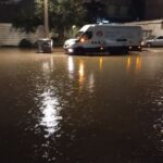 Κακοκαιρία «Byron»: Εγκλωβισμοί και πλημμυρισμένα σπίτια στη Νέα Πέραμο