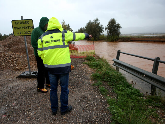 Έσπασε αγωγός ύδρευσης στη Μάνδρα- Έκτακτη διακοπή υδροδότησης
