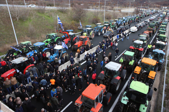 Σταθερά στα μπλόκα οι παραγωγοί Κεντρικής και Δυτικής Μακεδονίας