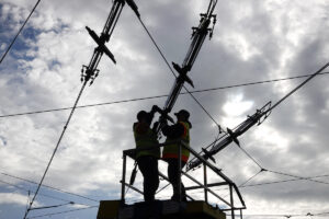 Τέλος εποχής για τα τρόλεϊ – Ξηλώνονται τα πρώτα καλώδια στον Πειραιά