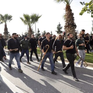 Μπήκαν στο αεροδρόμιο Ηρακλείου οι αγρότες – Ανεστάλη η λειτουργία του