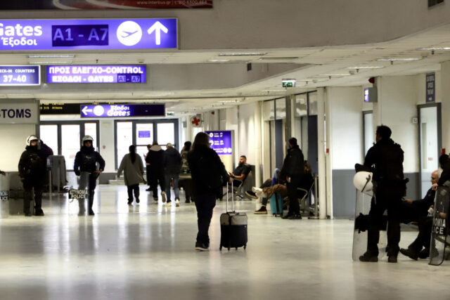 Αγροτικές κινητοποιήσεις: Ανοίγει ξανά το αεροδρόμιο στο Ηράκλειο