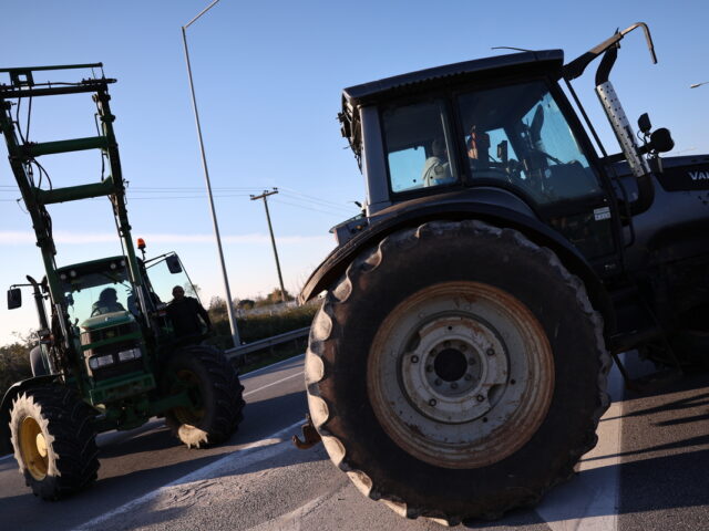 Κοζάνη: Συμβολικός αποκλεισμός των γραφείων του ΟΠΕΚΕΠΕ στο Μαυροδένδρι