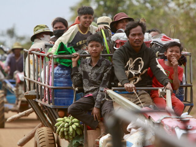 Συγκρούσεις Ταϊλάνδης-Καμπότζης: Μισό εκατομμύριο άνθρωποι εγκαταλείπουν τα σπίτια τους