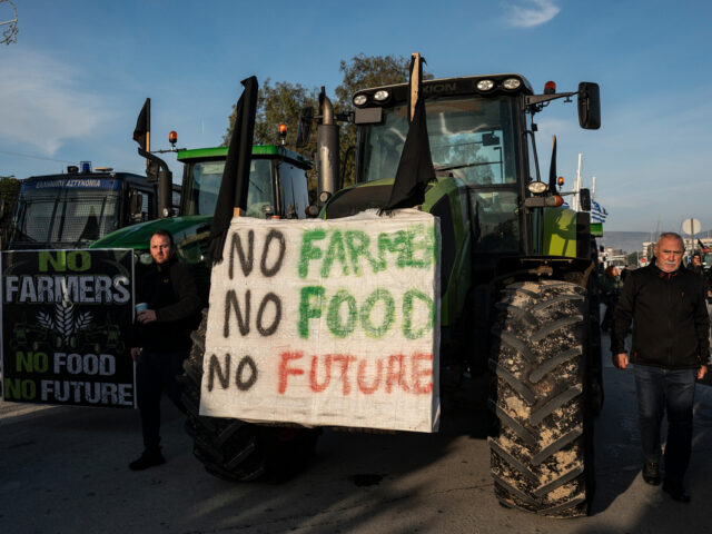 Έφυγαν οι αγρότες και οι κτηνοτρόφοι της Αχαΐας από την γέφυρα Ρίου–Αντιρρίου
