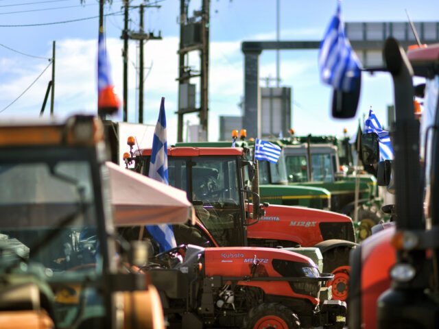 Αγρότης μεταφέρθηκε στο νοσοκομείο μετά από καβγά με αστυνομικούς στα «Πράσινα Φανάρια»