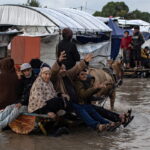 Γάζα: Αντιμέτωποι με πλημμύρες και τον κίνδυνο ασθενειών οι εκτοπισμένοι Παλαιστίνιοι