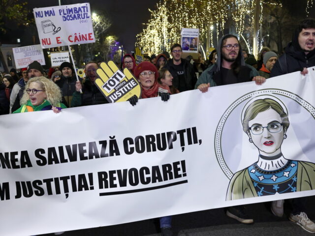 Στους δρόμους βγαίνουν και πάλι χιλιάδες Ρουμάνοι διαμαρτυρόμενοι κατά της διαφθοράς στο δικαστικό σύστημα
