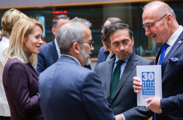 Η ΕΕ «παγώνει» τα ρωσικά κεφάλαια επ’ αόριστον