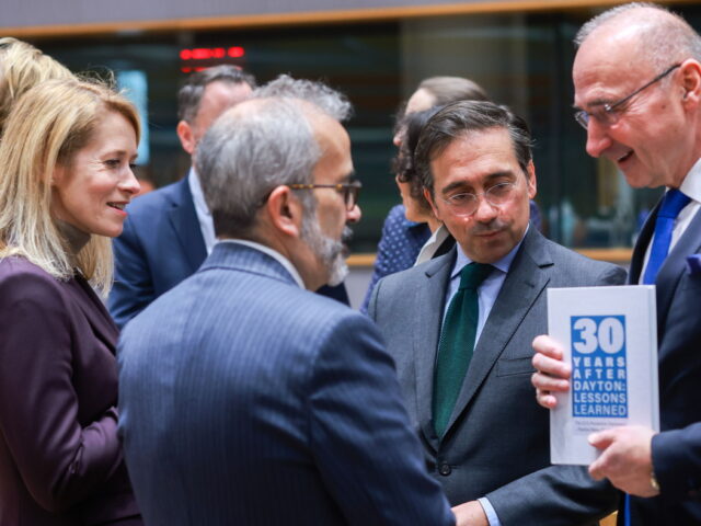 Η ΕΕ «παγώνει» τα ρωσικά κεφάλαια επ’ αόριστον