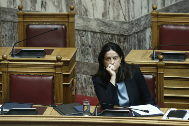 Σύγκρουση κυβέρνησης–αντιπολίτευσης στη Βουλή για τις Συλλογικές Συμβάσεις