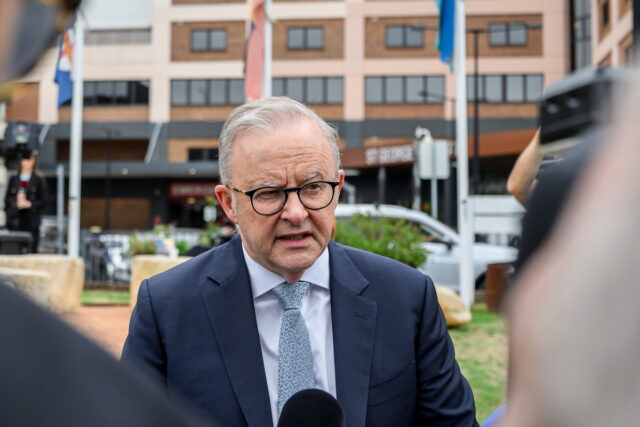 Ο πρωθυπουργός της Αυστραλίας επισκέφθηκε τον «ήρωα» της παραλίας Μπόνταϊ