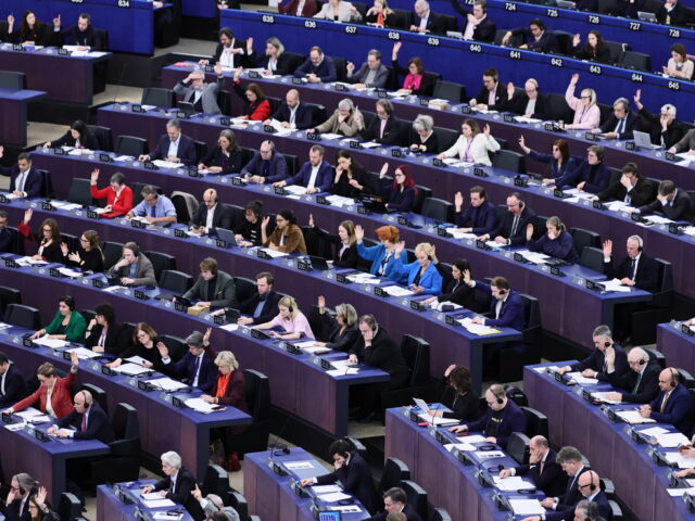 Το Ευρωκοινοβούλιο ενέκρινε ψήφισμα για ασφαλείς αμβλώσεις στην ΕΕ