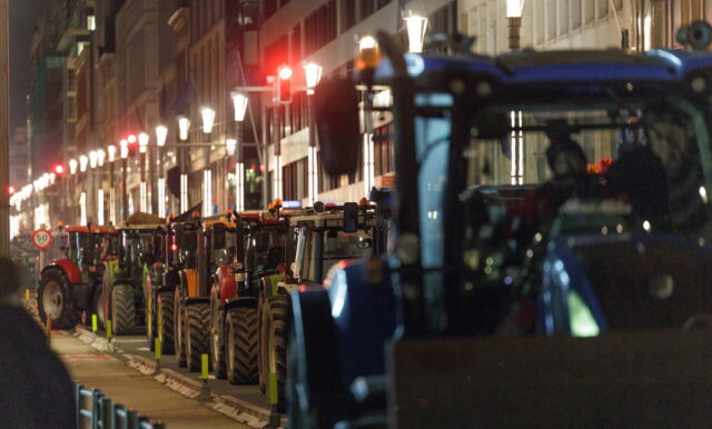 Τρακτέρ στους δρόμους των Βρυξελλών ενόψει της Συνόδου Κορυφής της ΕΕ