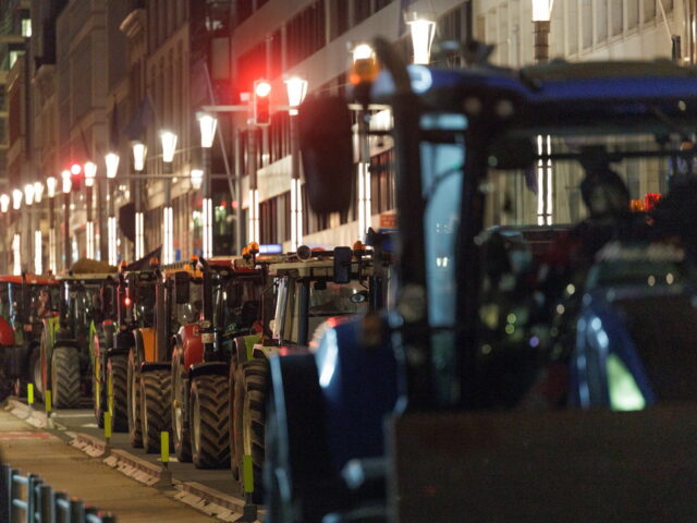 Τρακτέρ στους δρόμους των Βρυξελλών ενόψει της Συνόδου Κορυφής της ΕΕ