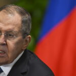 Λαβρόφ: «Η Δύση πρέπει να καταλάβει ότι η Ρωσία έχει τη στρατηγική πρωτοβουλία στην Ουκρανία»