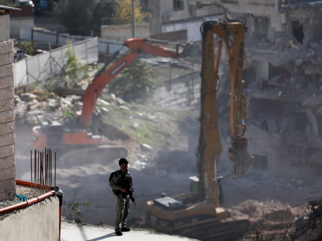 Χωρίς προειδοποίηση κατεδαφίστηκε πολυκατοικία Παλαιστινίων στην Ανατολική Ιερουσαλήμ