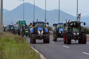 Αποχωρούν από τα μπλόκα οι αγρότες των Τρικάλων και της Καρδίτσας