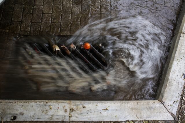 Πλημμύρισε η Πειραιώς – Διακοπή της κυκλοφορίας στο ρεύμα προς Πειραιά