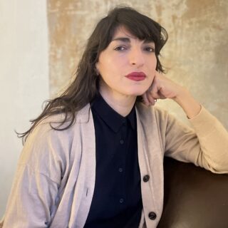 Bani Khoshnoudi: «Τα πράγματα δεν μπορούν να παραμένουν για πάντα όπως είναι. Η σιωπή κάποια στιγμή γίνεται κραυγή»