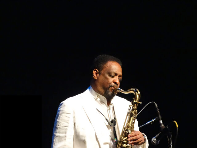 Chico Freeman: Ο κορυφαίος σαξοφωνίστας επιστρέφει για τέσσερις μοναδικές εμφανίσεις