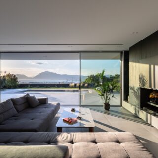 Μια σύγχρονη κατοικία–καταφύγιο στα προάστια της Πάτρας